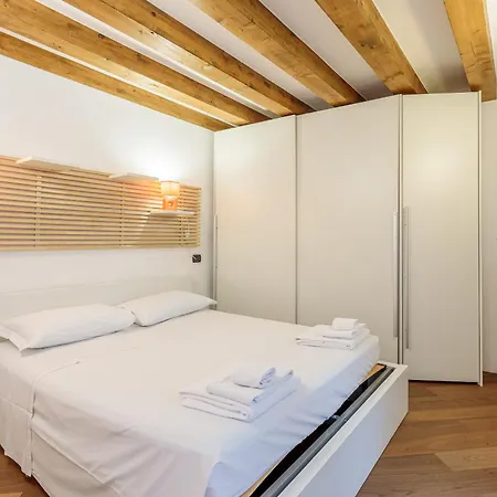 Le Flaneur De Croix By Heritage Collection Alpine * Aoste